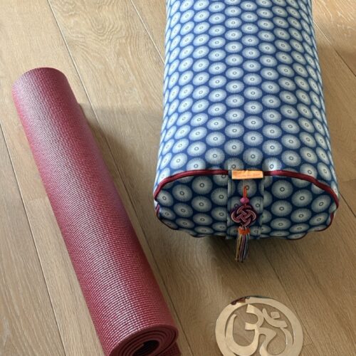Yoga, coussin ovale, bolster — un souffle venu d'ailleurs