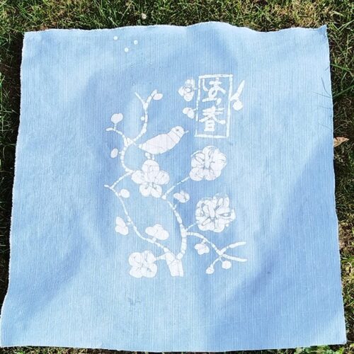 Tissu artisanal, coton, roketsuzome, resist cire, pastel indigo, japonais, fleur de cerisier