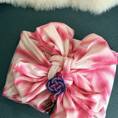 Papeterie — un emballage cadeau réutilisable et artisanal, Furoshiki en shibori fait main