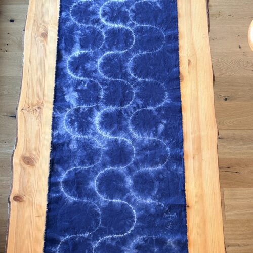 Tissu artisanal, coton, Nui Shibori, teinture Indigo, motif vagues, bleu